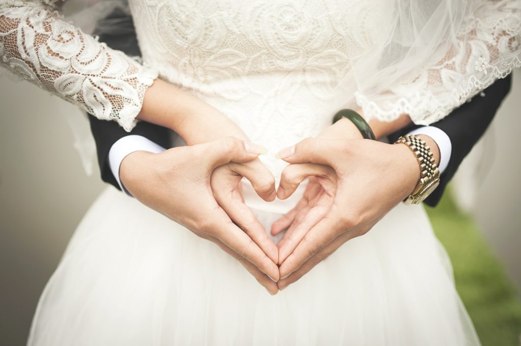 結婚の報告を会社にするのはいつがベスト?祝福してもらうには?