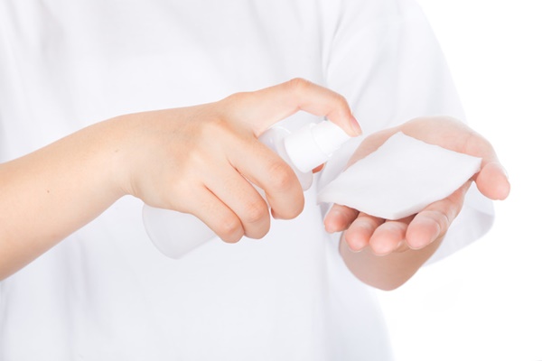 毛穴が開く理由を知っていますか?正しいケアで毛穴レスへ!