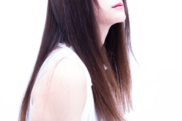 白髪は抜くと増えるって本当なの?